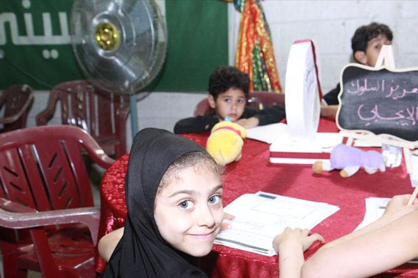 ����  �����