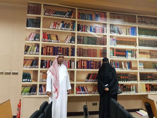 معصومة العبد الرضا في مكتبة جامعة الملك فيصل